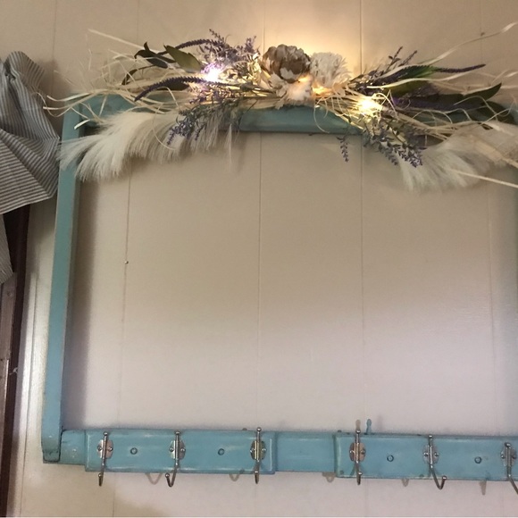 Refurbished Vintage Farm Window Frame - Picture 3 of 5